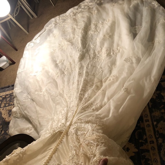 Wedding Dress - Picture 3 of 8